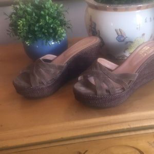 Brown suede and dark straw espadrilles, size 38